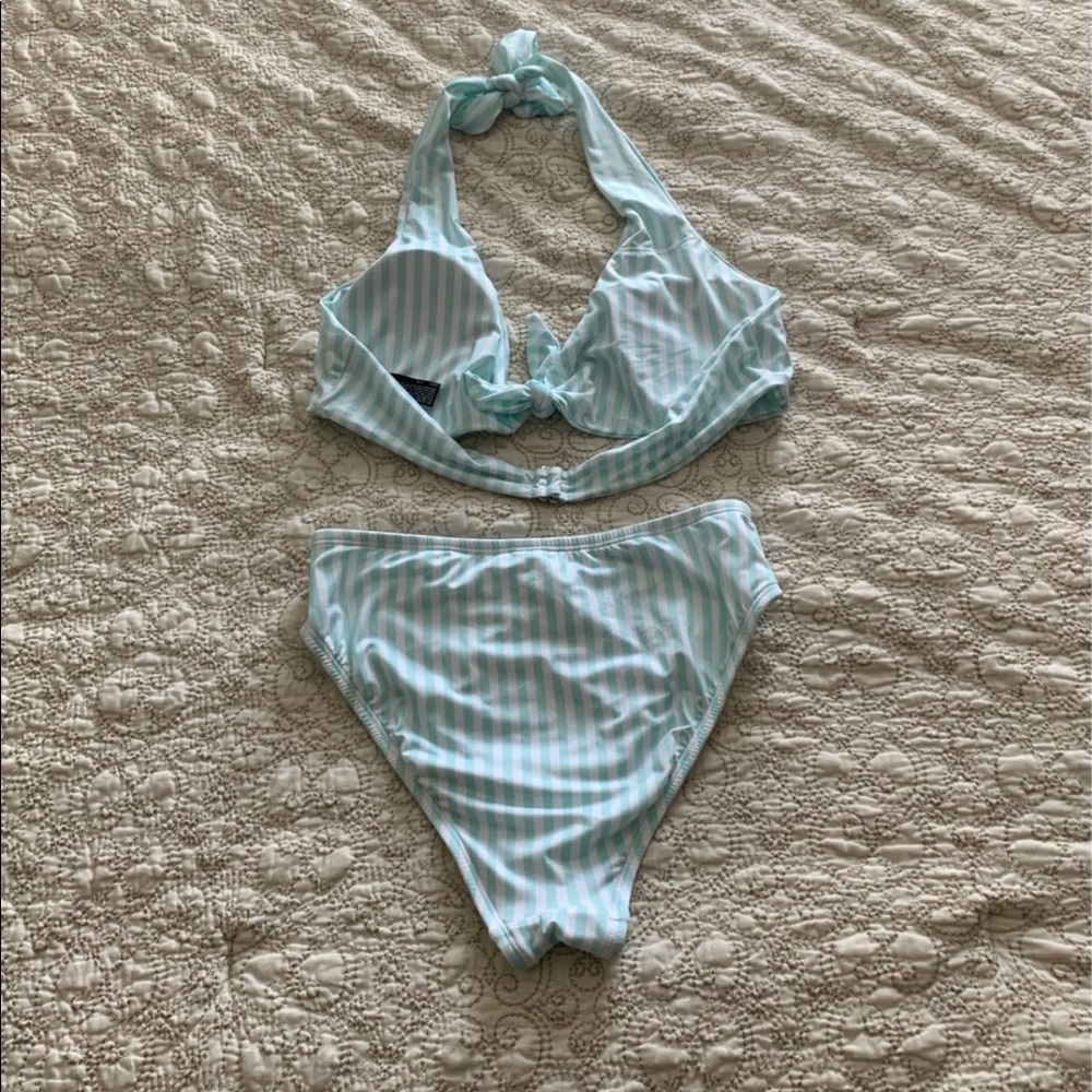 Bikini - Picture 2 of 4